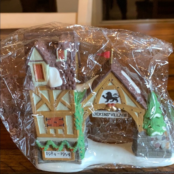 Department 56 Dickens Village Accessory - Picture 2 of 9